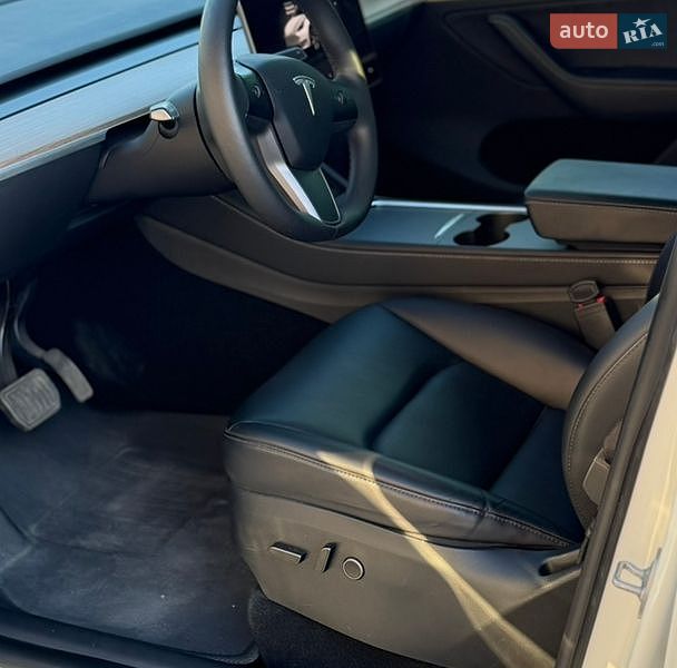 Внедорожник / Кроссовер Tesla Model Y 2023 в Днепре