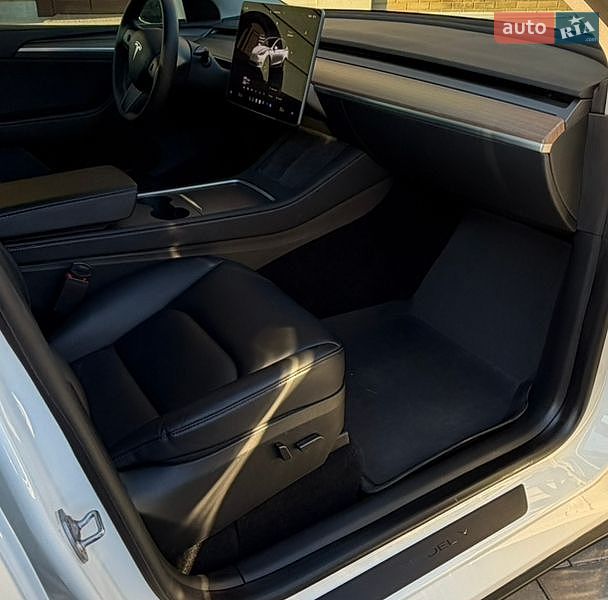 Внедорожник / Кроссовер Tesla Model Y 2023 в Днепре