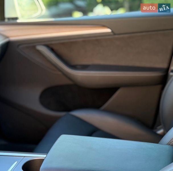 Внедорожник / Кроссовер Tesla Model Y 2023 в Днепре