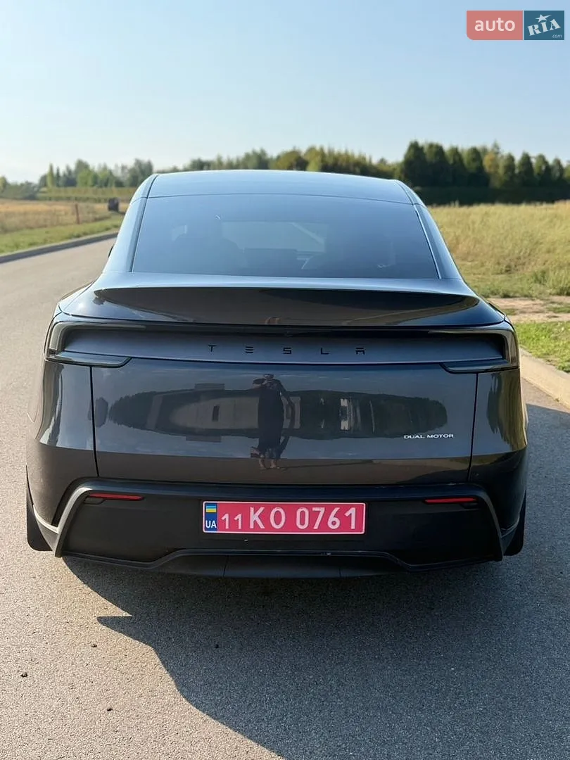 2025 Tesla Model Y - мініатюра 18