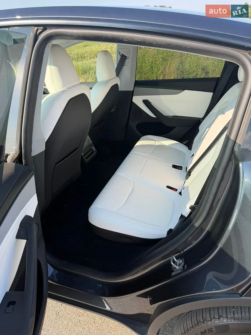 2025 Tesla Model Y - мініатюра 28