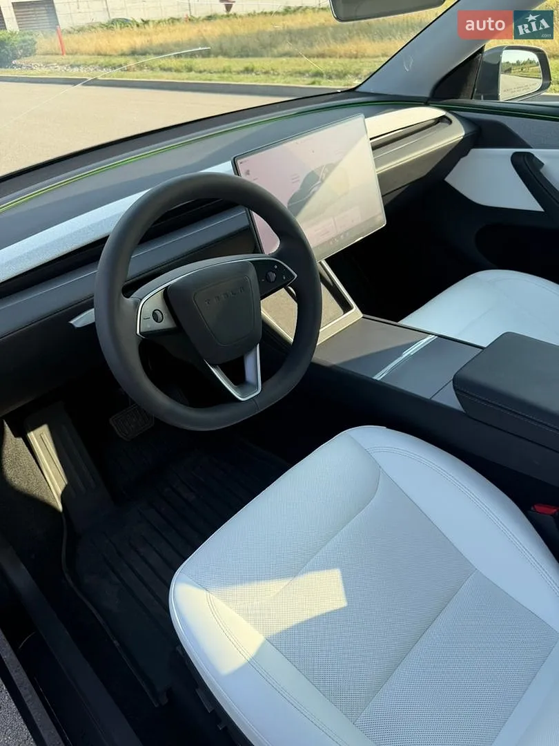 2025 Tesla Model Y - мініатюра 35