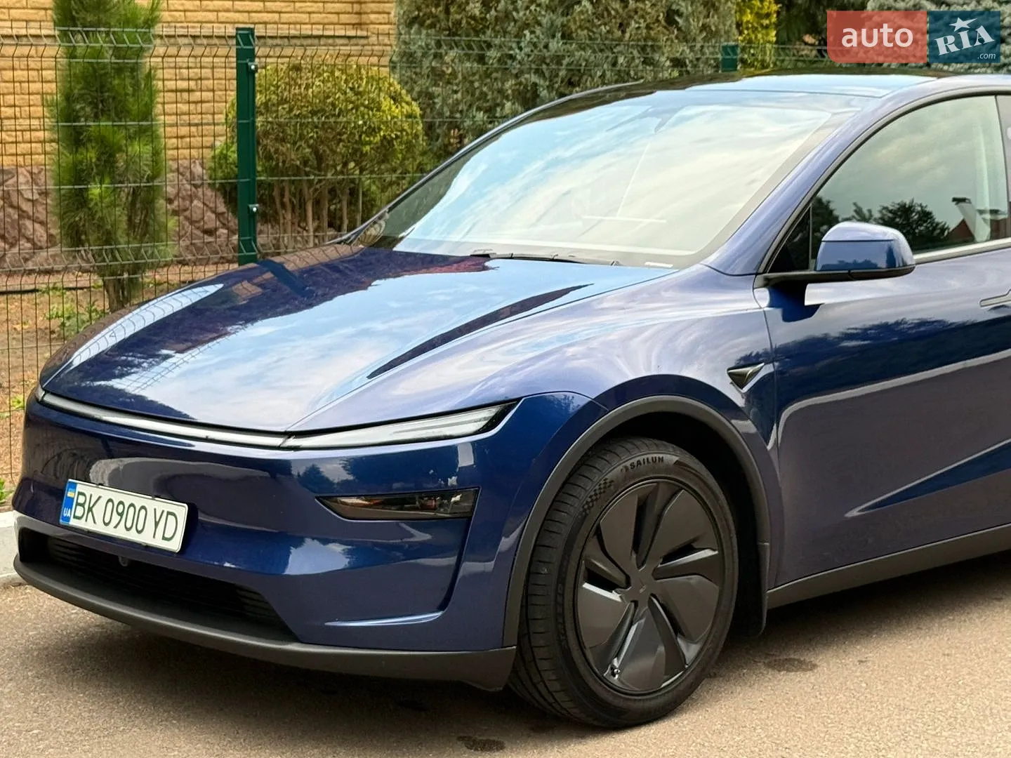 2025 Tesla Model Y - мініатюра 10