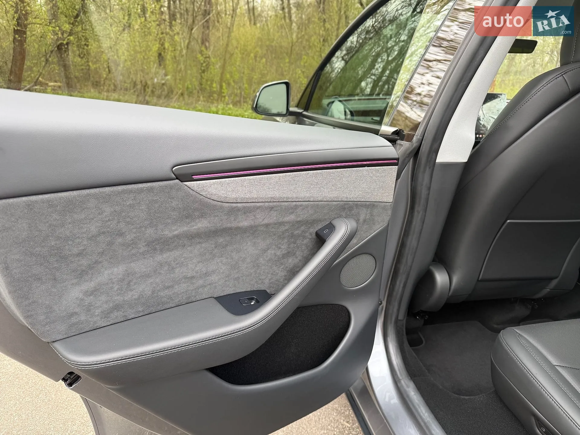 2025 Tesla Model Y - мініатюра 15