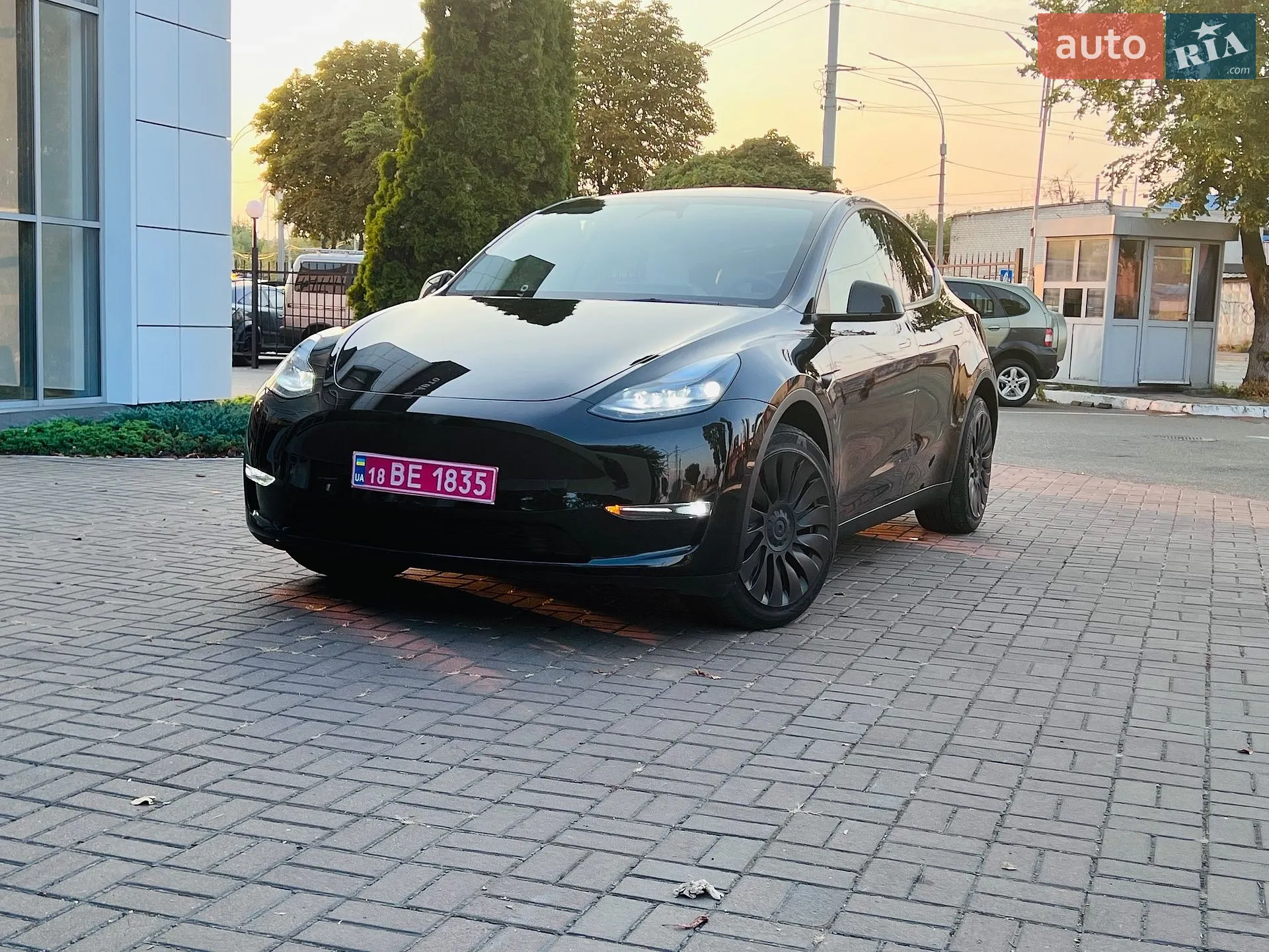 2024 Tesla Model Y - мініатюра 9