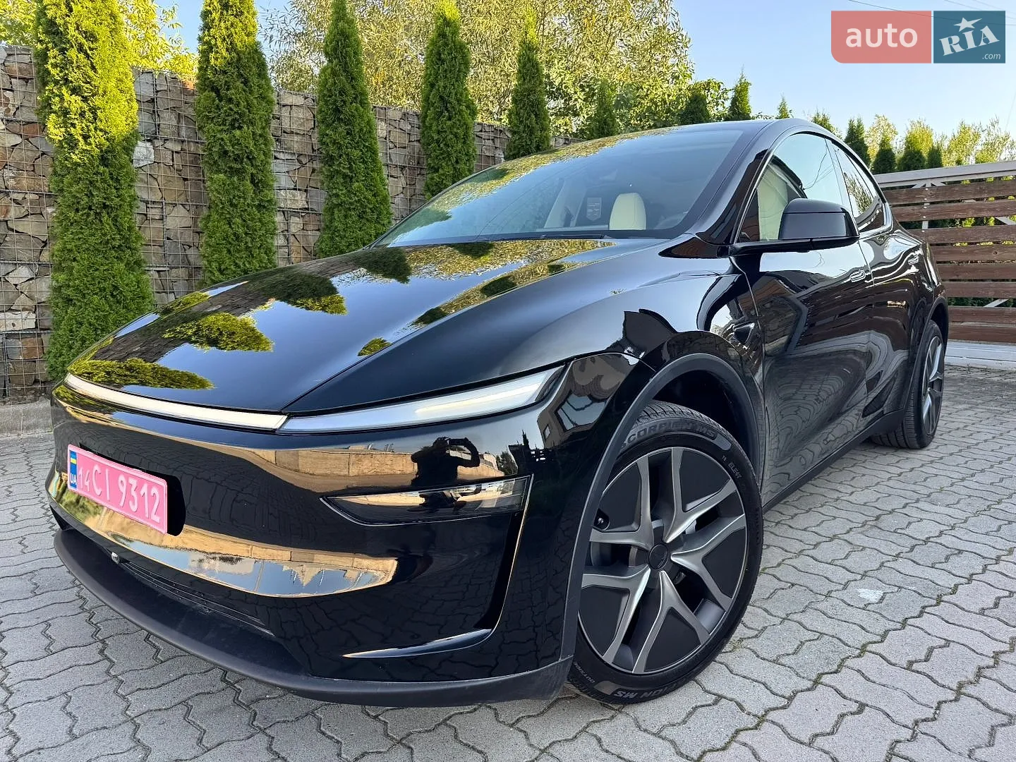 2026 Tesla Model Y - мініатюра 17