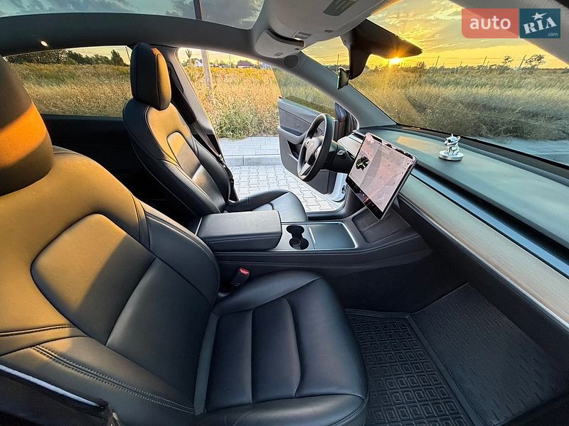 Внедорожник / Кроссовер Tesla Model Y 2021 в Ровно