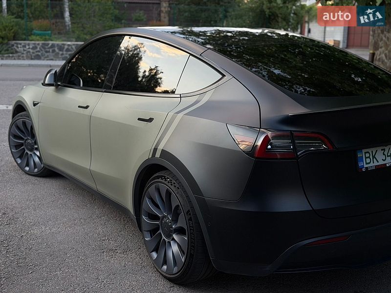 Внедорожник / Кроссовер Tesla Model Y 2021 в Ровно