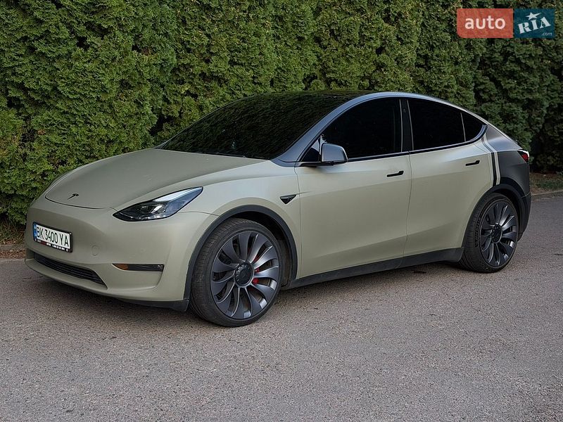 Внедорожник / Кроссовер Tesla Model Y 2021 в Ровно