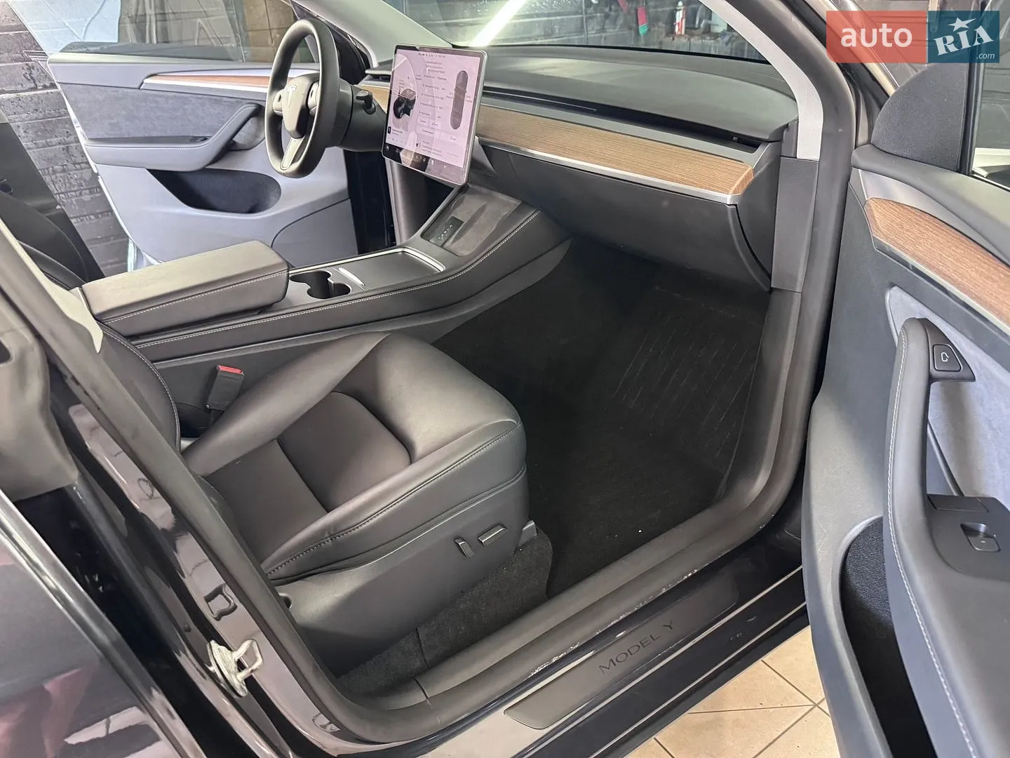 2024 Tesla Model Y - мініатюра 23