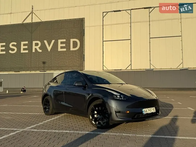 Tesla Model Y 2023