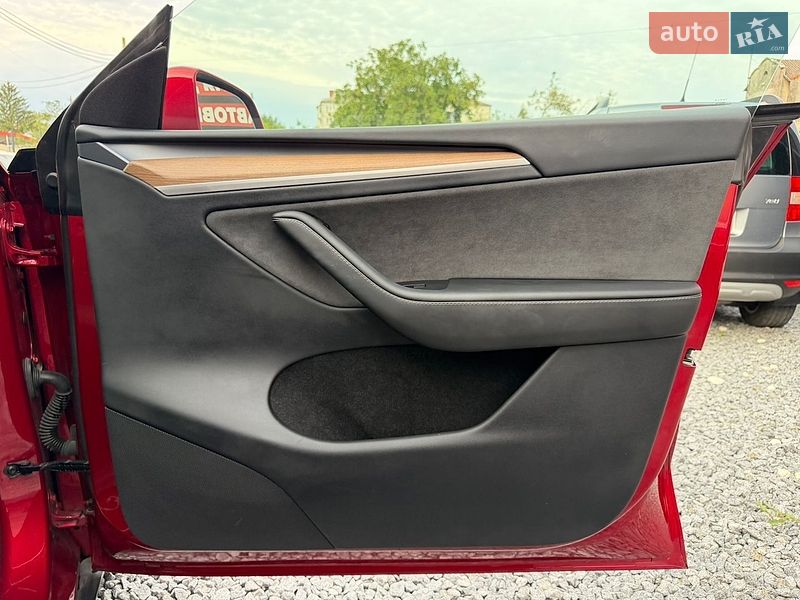 Позашляховик / Кросовер Tesla Model Y 2024 в Стрию