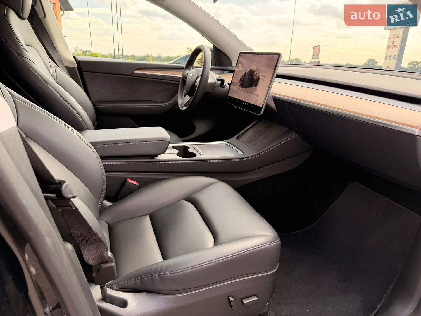 2024 Tesla Model Y - мініатюра 21