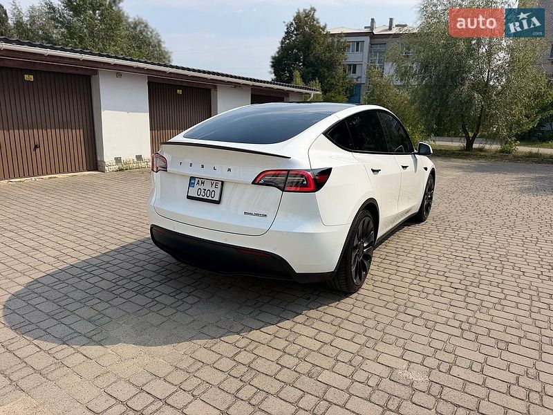 Позашляховик / Кросовер Tesla Model Y 2022 в Малині