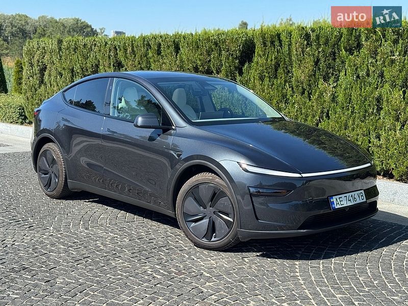 Tesla Model Y 2025 Tesla Model Y 2025