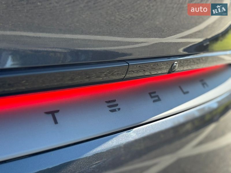 Позашляховик / Кросовер Tesla Model Y 2025 в Дніпрі