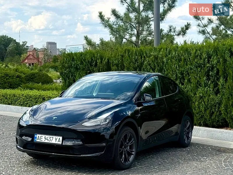Tesla Model Y 2024