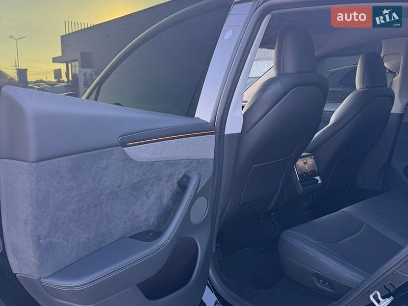 Внедорожник / Кроссовер Tesla Model Y 2025 в Ирпене