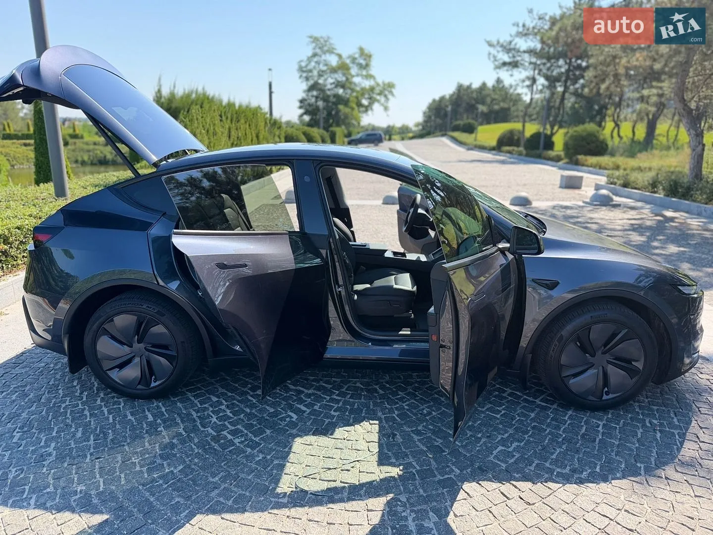 2025 Tesla Model Y - мініатюра 32