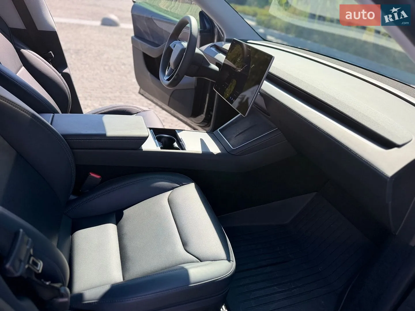 2025 Tesla Model Y - мініатюра 42