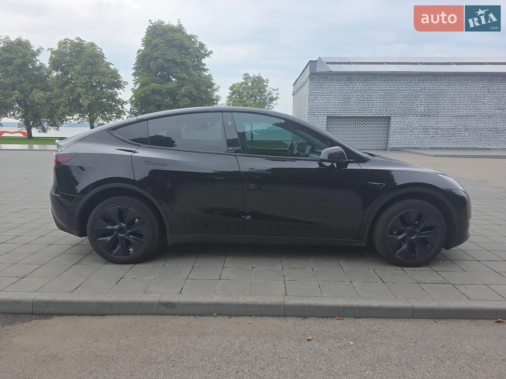 2024 Tesla Model Y - мініатюра 8