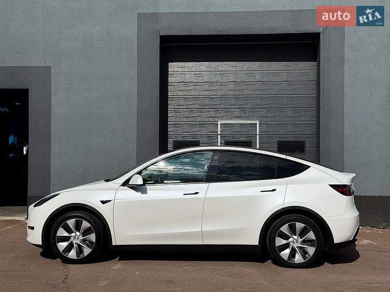 Внедорожник / Кроссовер Tesla Model Y 2023 в Киеве