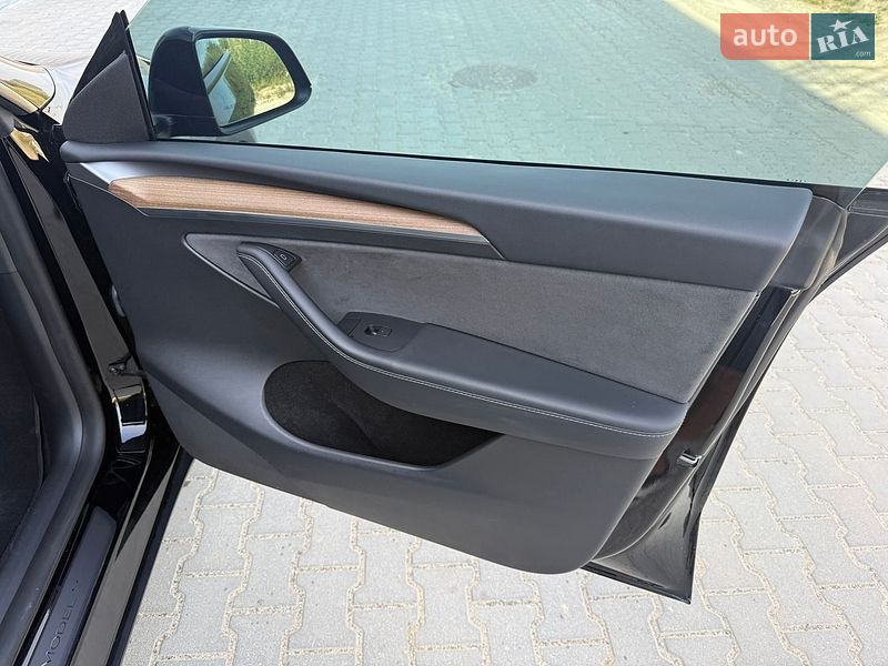 Внедорожник / Кроссовер Tesla Model Y 2024 в Львове