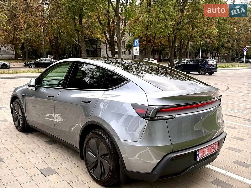 Внедорожник / Кроссовер Tesla Model Y 2025 в Днепре