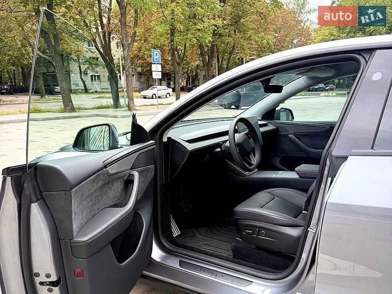 Внедорожник / Кроссовер Tesla Model Y 2025 в Днепре