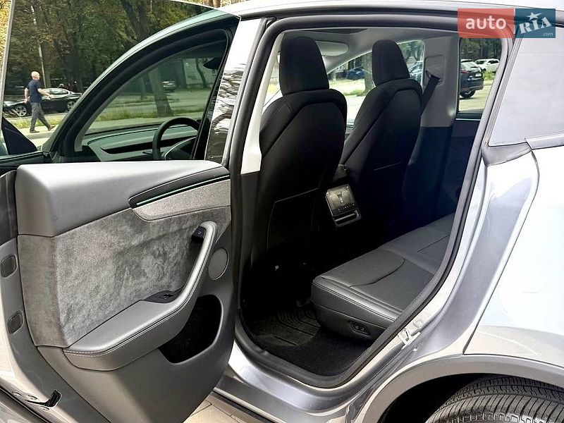 Внедорожник / Кроссовер Tesla Model Y 2025 в Днепре