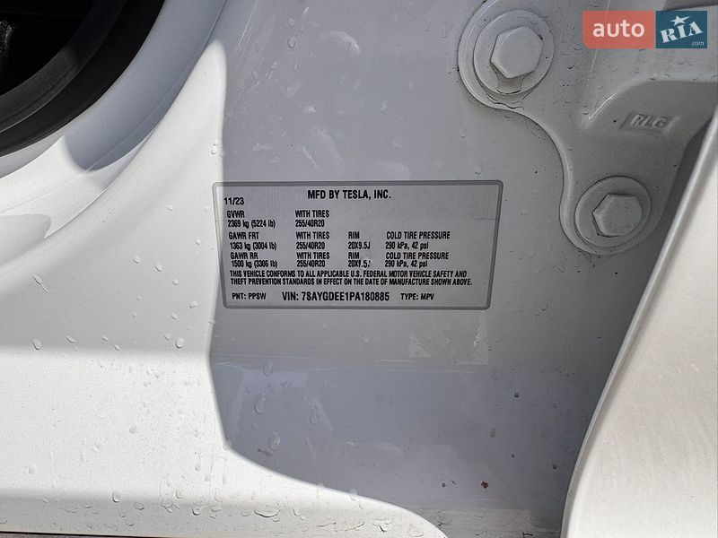 Tesla Model Y, фото з оголошення