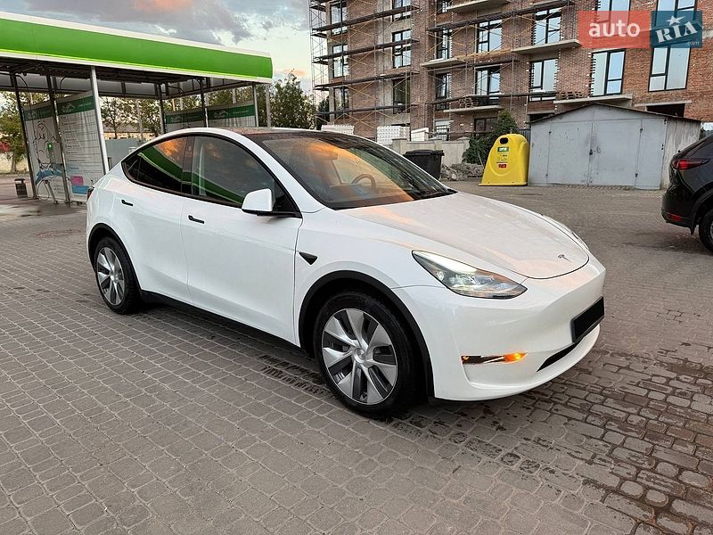 Позашляховик / Кросовер Tesla Model Y 2023 в Івано-Франківську