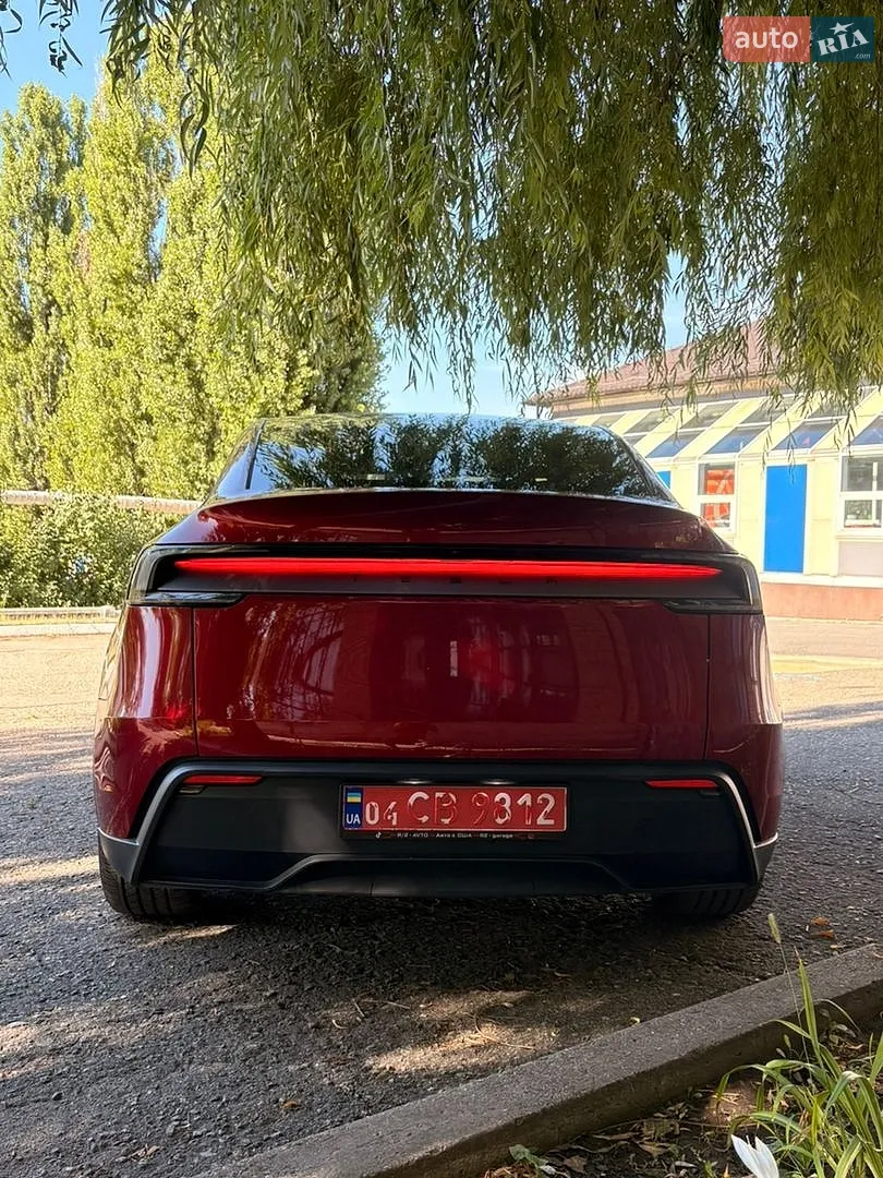 2025 Tesla Model Y - мініатюра 3