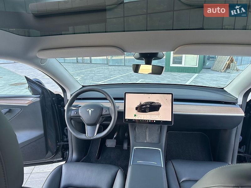 Внедорожник / Кроссовер Tesla Model Y 2024 в Киеве