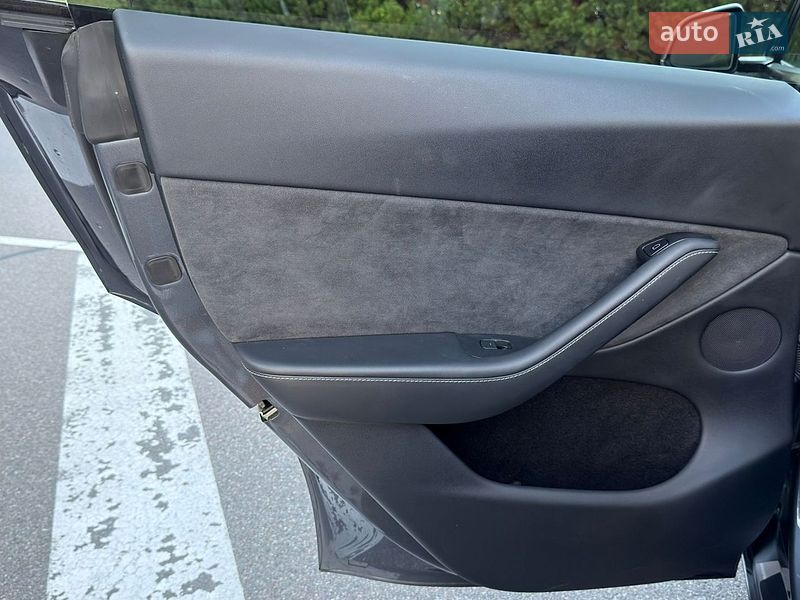 Позашляховик / Кросовер Tesla Model Y 2023 в Києві