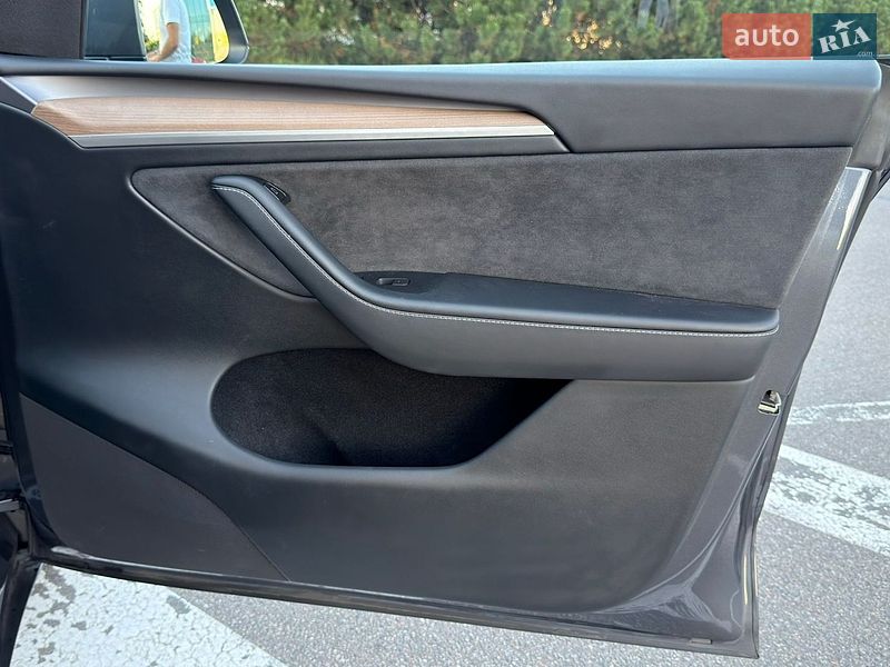 Позашляховик / Кросовер Tesla Model Y 2023 в Києві