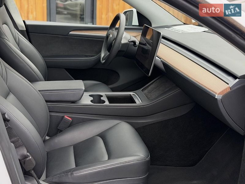 Позашляховик / Кросовер Tesla Model Y 2023 в Львові фото 8 Позашляховик / Кросовер Tesla Model Y 2023 в Львові