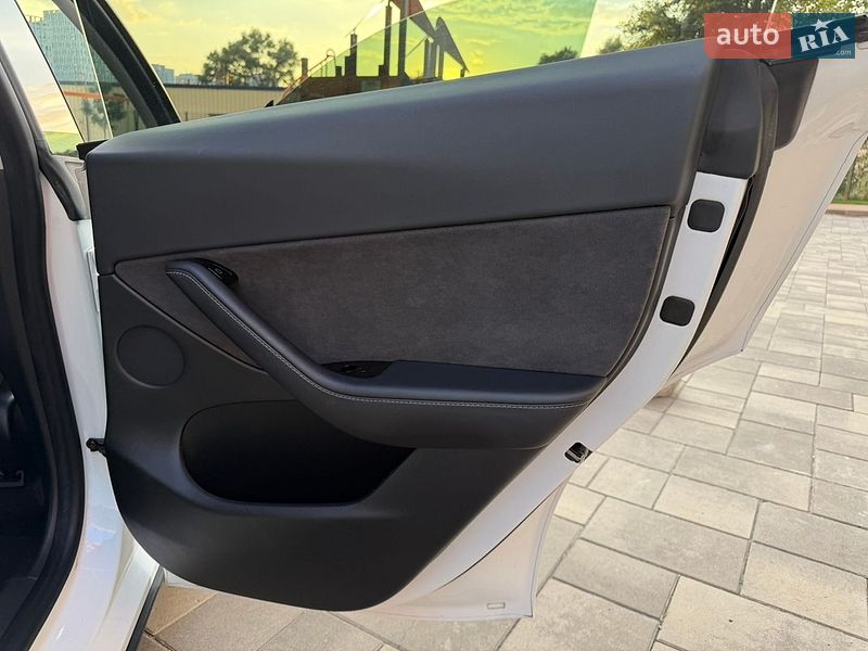Позашляховик / Кросовер Tesla Model Y 2020 в Києві