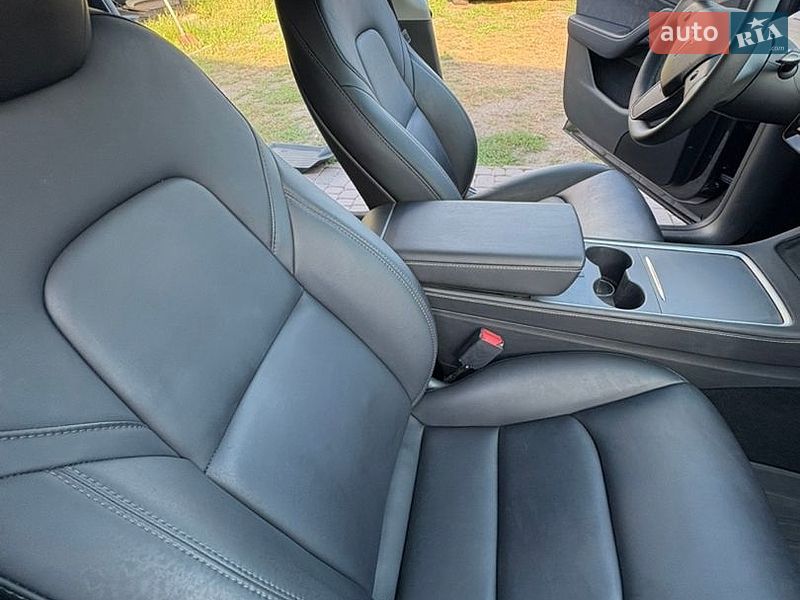 Внедорожник / Кроссовер Tesla Model Y 2024 в Новояворовске