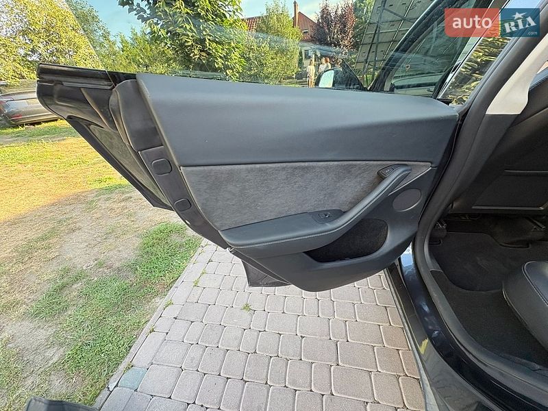 Внедорожник / Кроссовер Tesla Model Y 2024 в Новояворовске