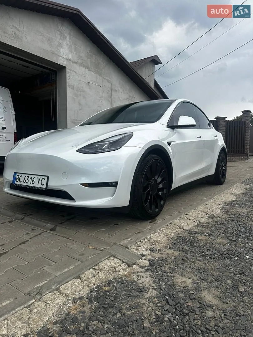 2023 Tesla Model Y - фото 1