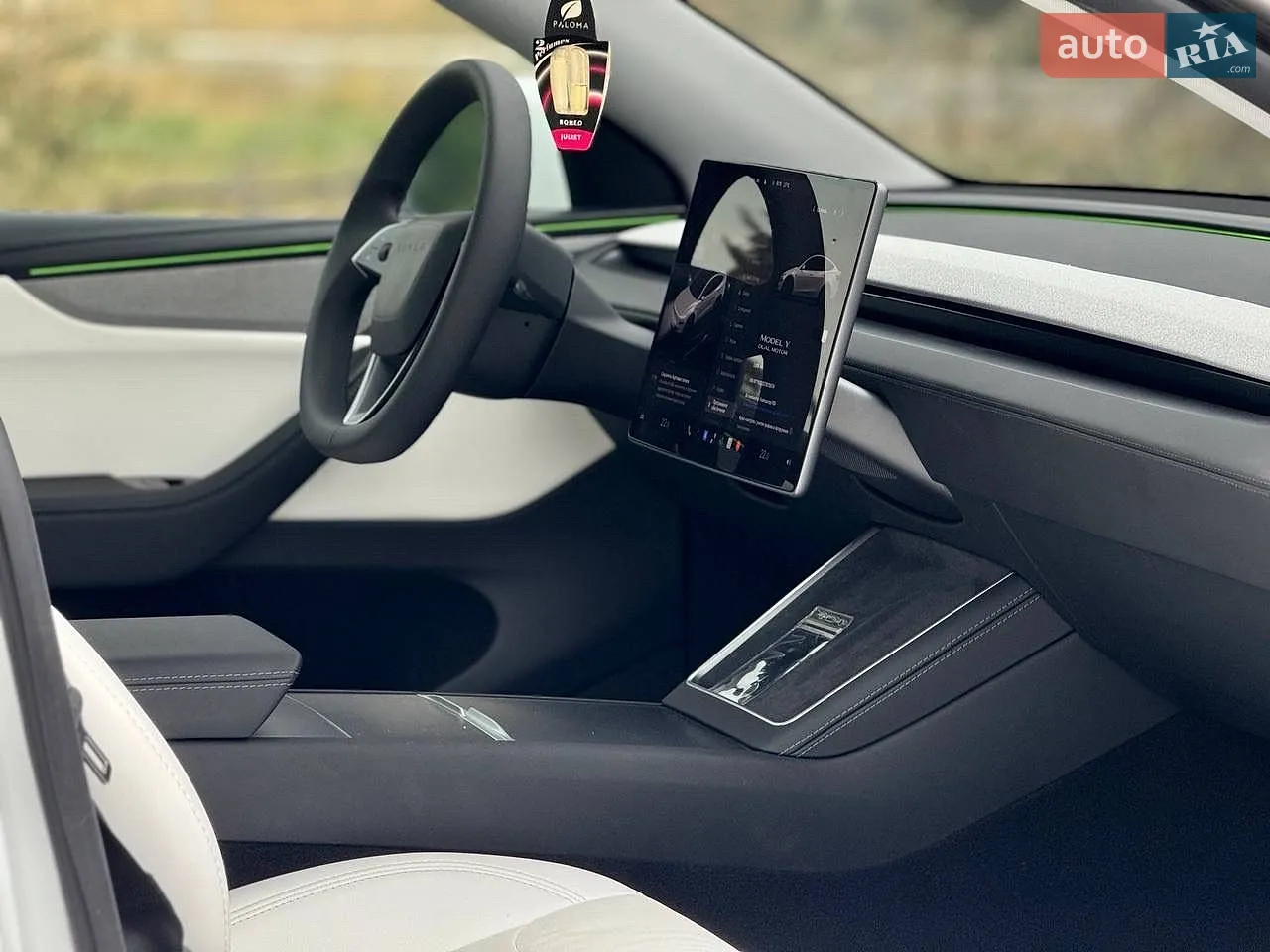 2025 Tesla Model Y - мініатюра 3