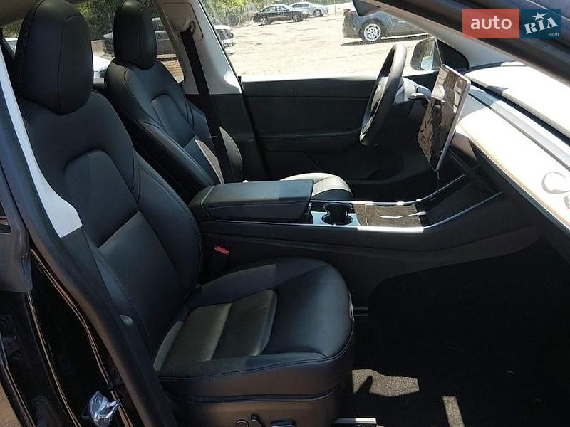 Позашляховик / Кросовер Tesla Model Y 2021 в Луцьку