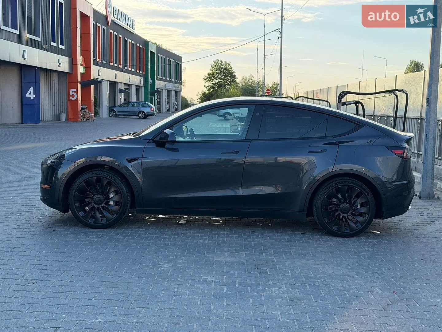 2024 Tesla Model Y - мініатюра 4
