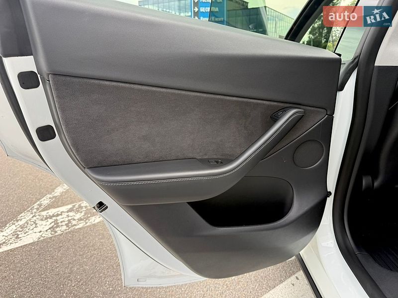 Позашляховик / Кросовер Tesla Model Y 2021 в Києві