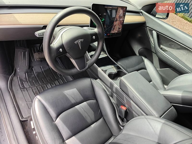 Внедорожник / Кроссовер Tesla Model Y 2021 в Киеве