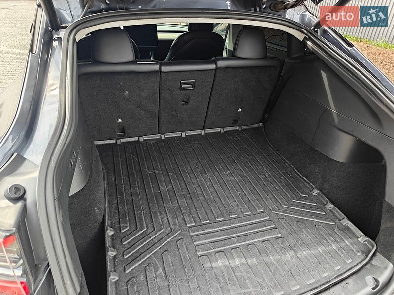Внедорожник / Кроссовер Tesla Model Y 2021 в Киеве
