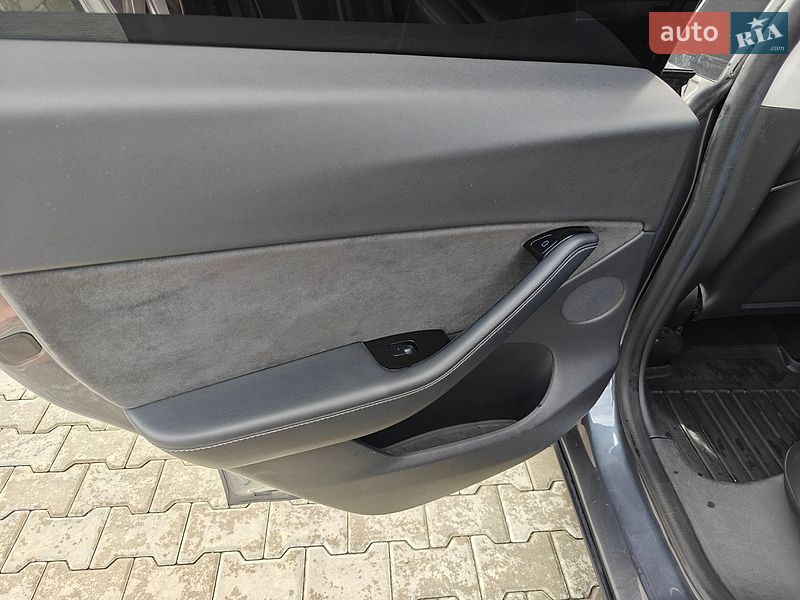 Внедорожник / Кроссовер Tesla Model Y 2021 в Киеве