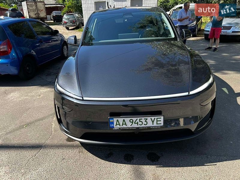 Внедорожник / Кроссовер Tesla Model Y 2025 в Киеве