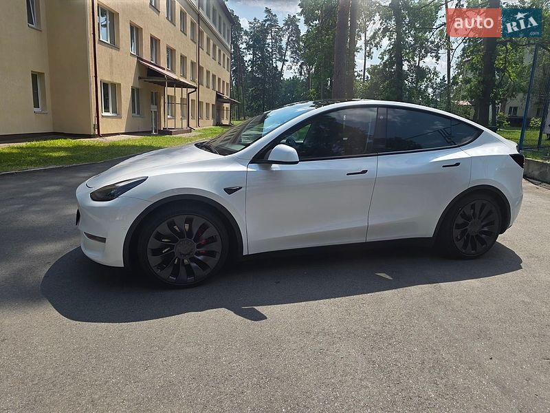 Внедорожник / Кроссовер Tesla Model Y 2022 в Киеве